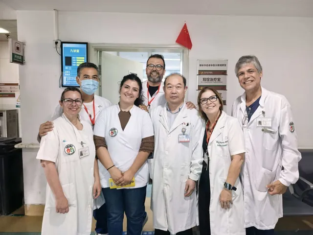 Equipe EBRAMEC no hospital na China